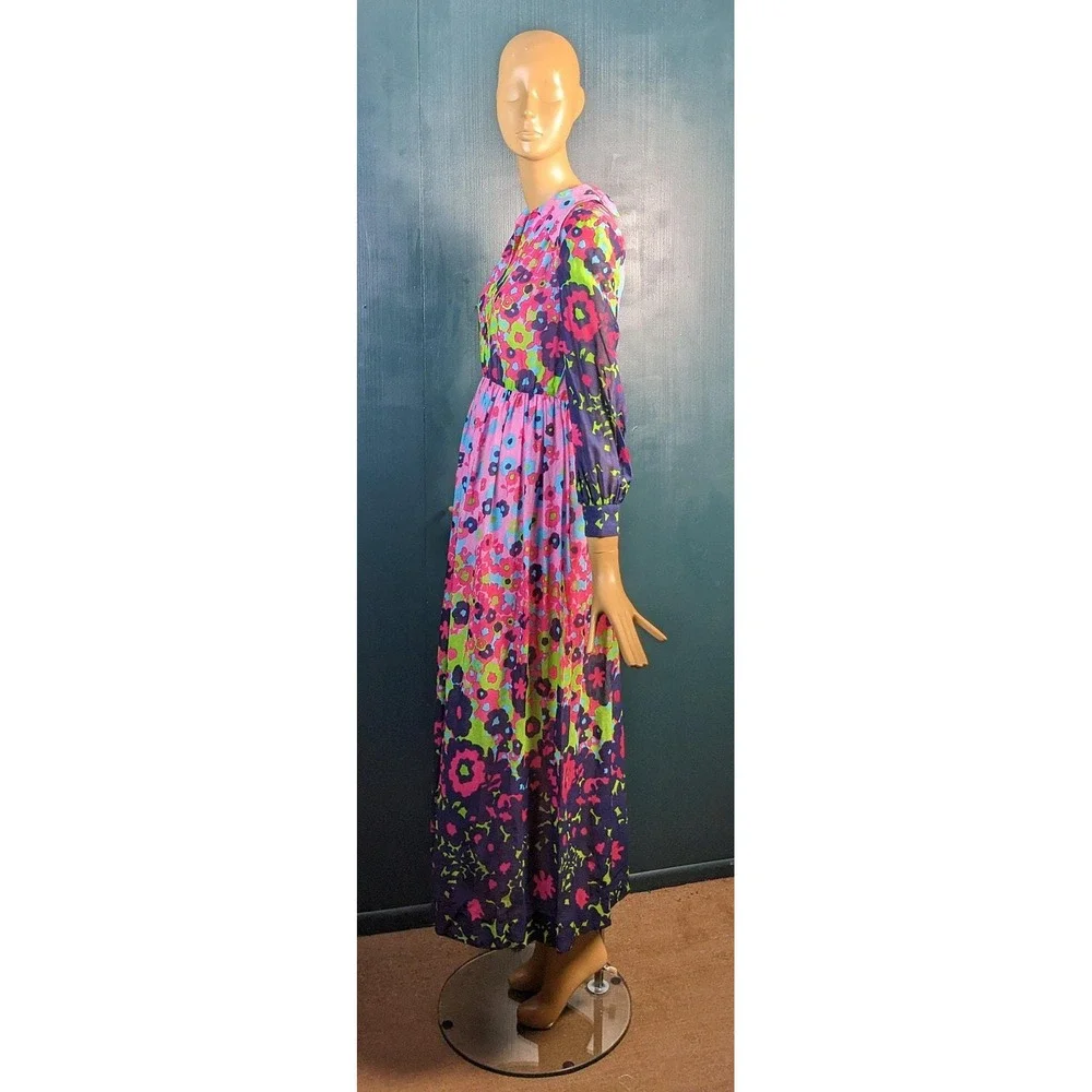 N/A vibrant floral
